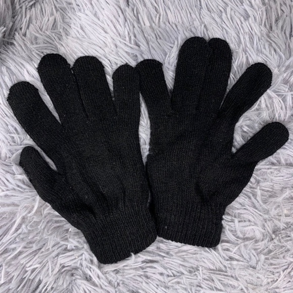 Black winter gloves